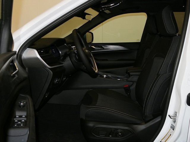 2025 Jeep Grand Cherokee GRAND CHEROKEE L LAREDO X 4X4