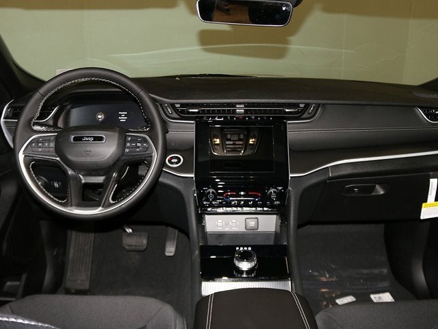 2025 Jeep Grand Cherokee GRAND CHEROKEE L LAREDO X 4X4