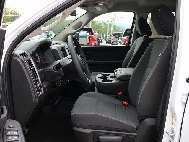 2024 RAM Ram 1500 Classic RAM 1500 CLASSIC TRADESMAN QUAD CAB 4X4 6'4' BOX