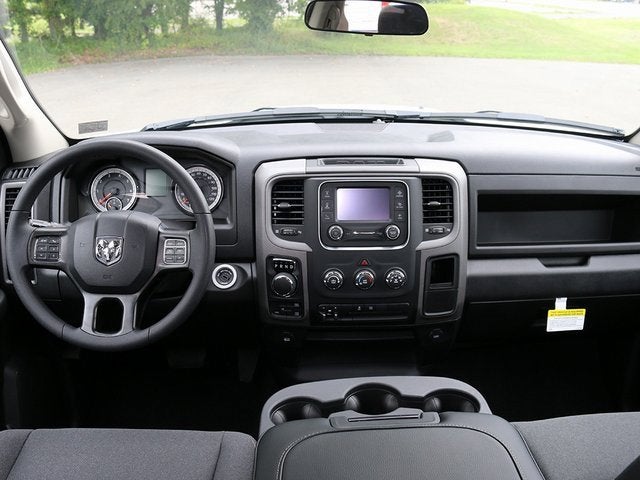 2024 RAM Ram 1500 Classic RAM 1500 CLASSIC TRADESMAN QUAD CAB 4X4 6'4' BOX