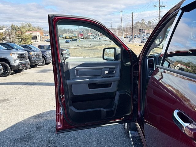 2017 RAM 1500 Big Horn Crew Cab 4x4 6'4' Box