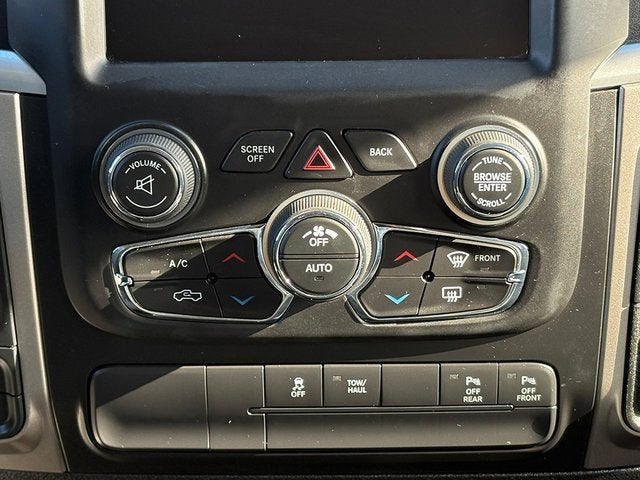 2017 RAM 1500 Big Horn Crew Cab 4x4 6'4' Box