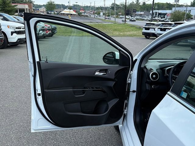 2020 Chevrolet Sonic FWD Sedan LT