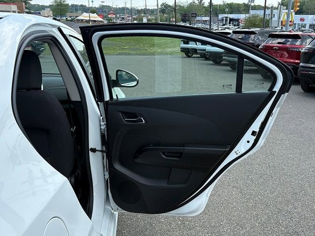 2020 Chevrolet Sonic FWD Sedan LT