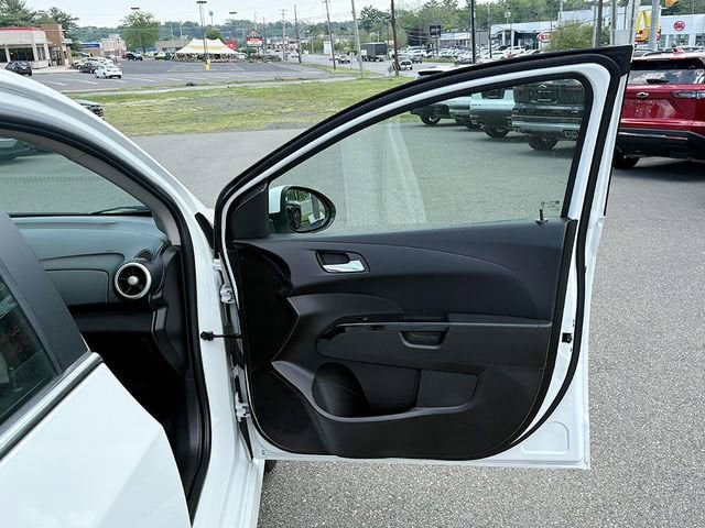 2020 Chevrolet Sonic FWD Sedan LT