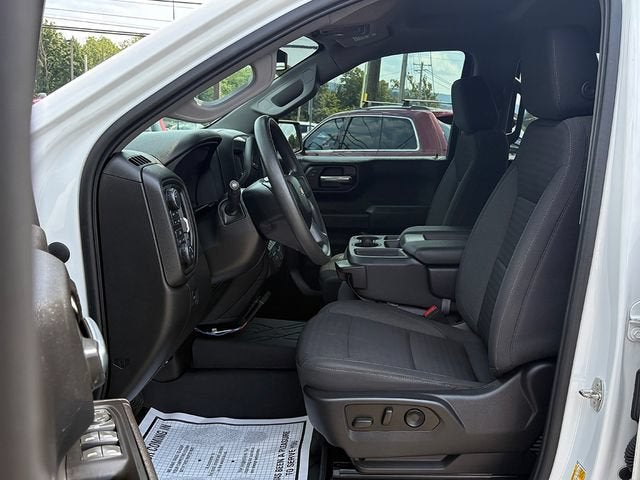 2022 Chevrolet Silverado 1500 4WD Double Cab Standard Bed Custom