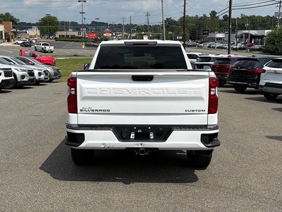 2022 Chevrolet Silverado 1500 4WD Double Cab Standard Bed Custom