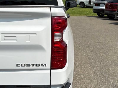2022 Chevrolet Silverado 1500 4WD Double Cab Standard Bed Custom