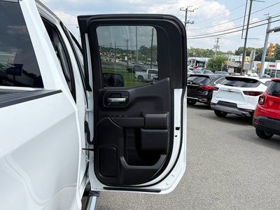 2022 Chevrolet Silverado 1500 4WD Double Cab Standard Bed Custom