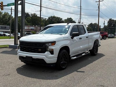 2022 Chevrolet Silverado 1500 4WD Double Cab Standard Bed Custom