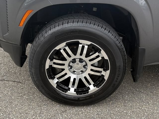 2024 Nissan Frontier SL