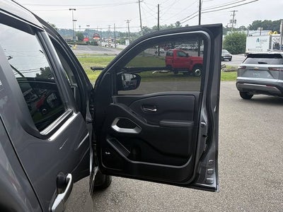 2024 Nissan Frontier SL