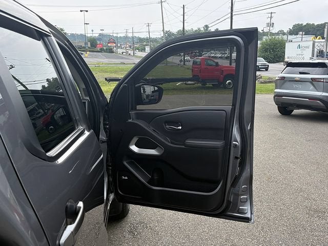 2024 Nissan Frontier SL