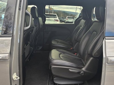 2023 Chrysler Pacifica Hybrid Touring L