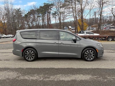 2023 Chrysler Pacifica Hybrid Touring L