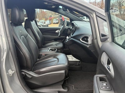 2023 Chrysler Pacifica Hybrid Touring L