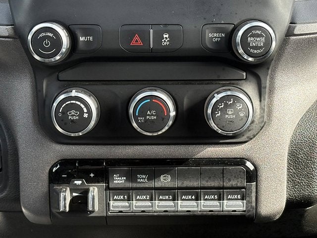 2022 RAM 3500 Tradesman Crew Cab 4x4 8' Box