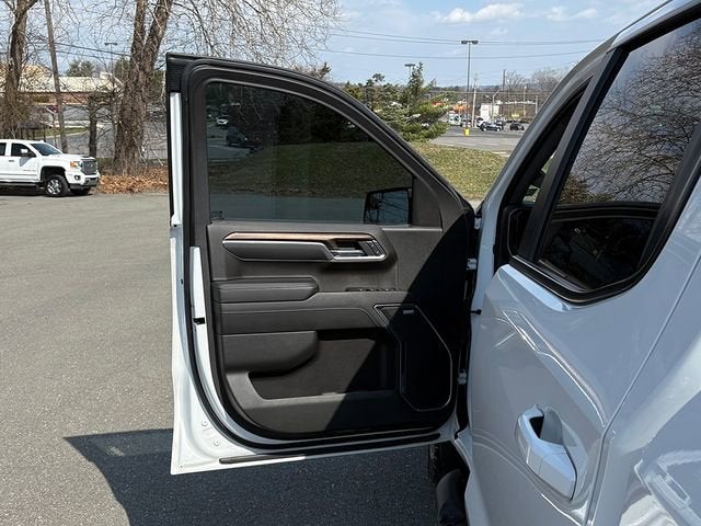 2022 Chevrolet Silverado 1500 4WD Crew Cab Short Bed RST