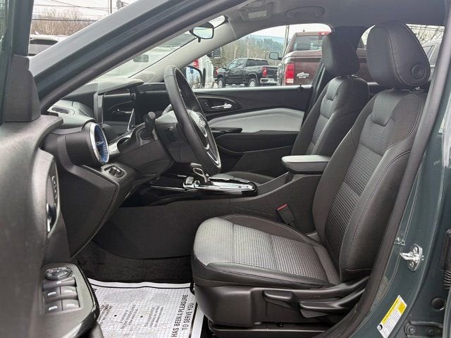 2025 Chevrolet Trax FWD LT